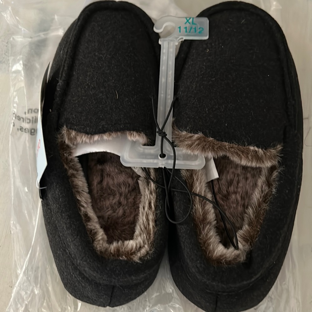 Cat & Jack kids size XL 11/12 slip ons. NWT